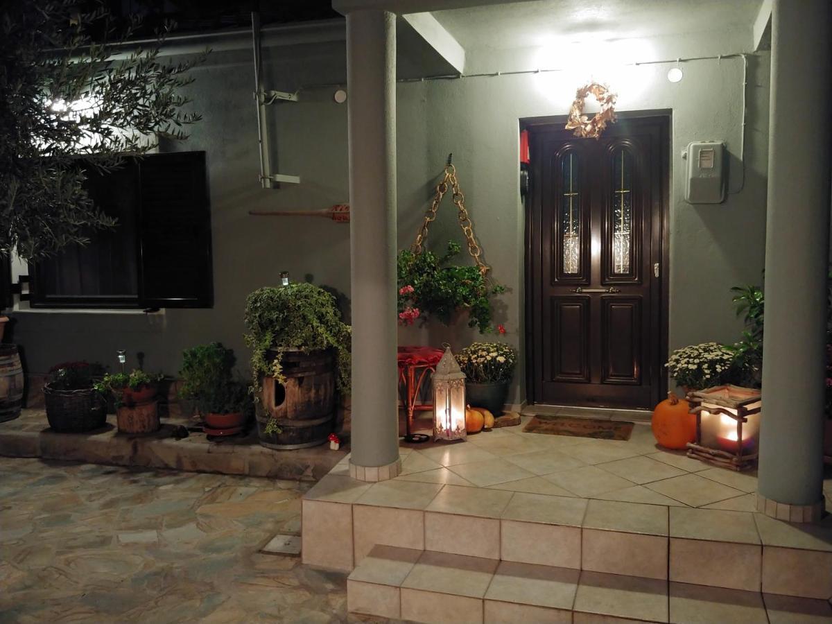 Rina'S House Villa กาลัมปากา ภายนอก รูปภาพ